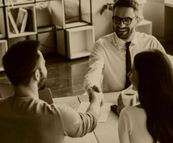 Image of Relationship manager shaking hands with clients, representing professional investment advisory services